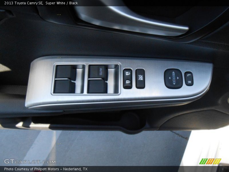Super White / Black 2013 Toyota Camry SE