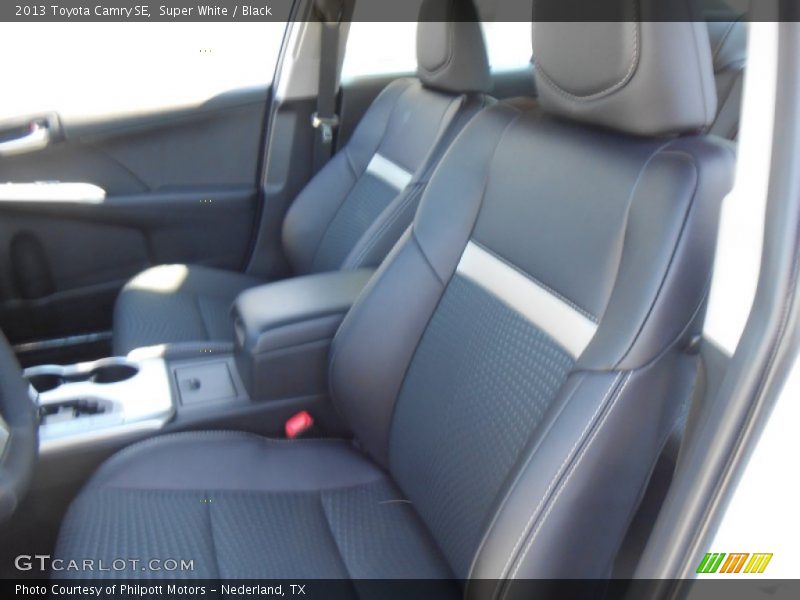 Super White / Black 2013 Toyota Camry SE