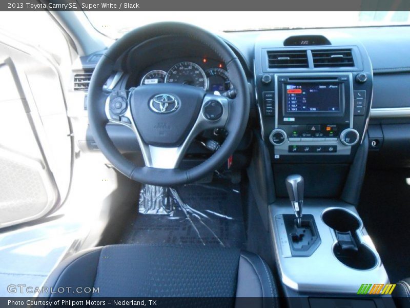 Super White / Black 2013 Toyota Camry SE