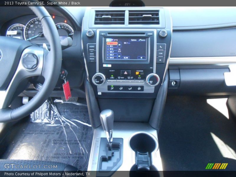 Super White / Black 2013 Toyota Camry SE