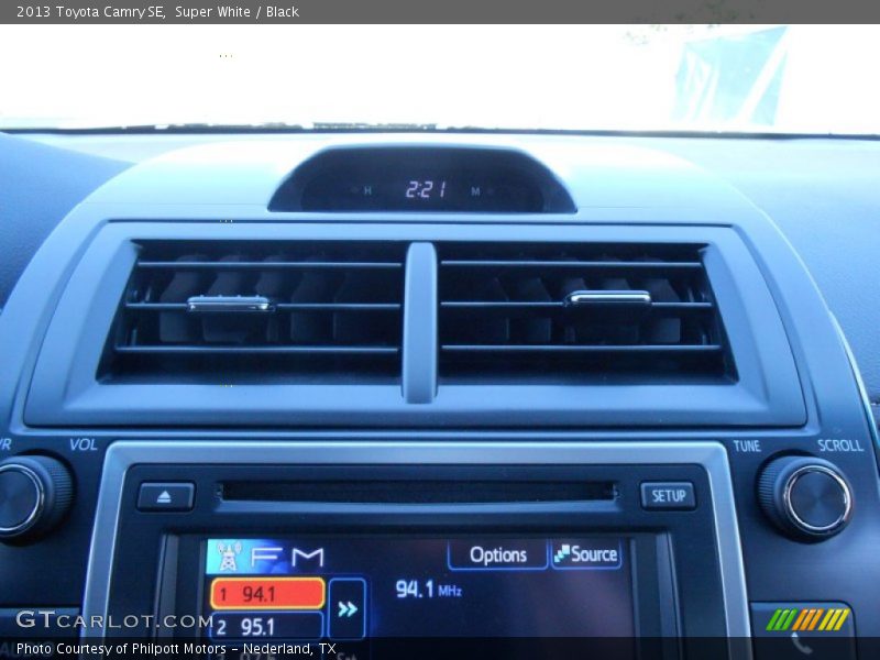 Super White / Black 2013 Toyota Camry SE