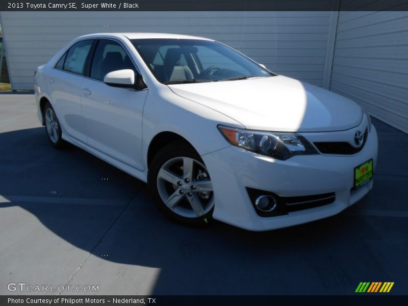 Super White / Black 2013 Toyota Camry SE