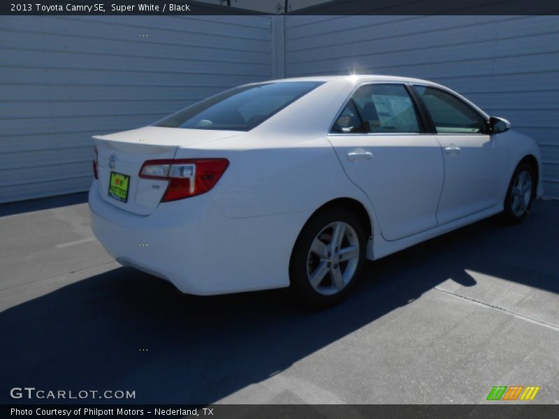 Super White / Black 2013 Toyota Camry SE