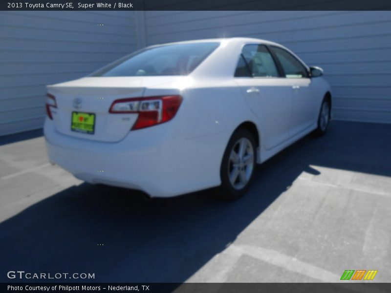 Super White / Black 2013 Toyota Camry SE