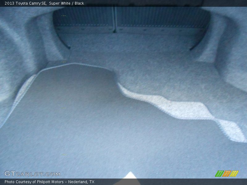 Super White / Black 2013 Toyota Camry SE