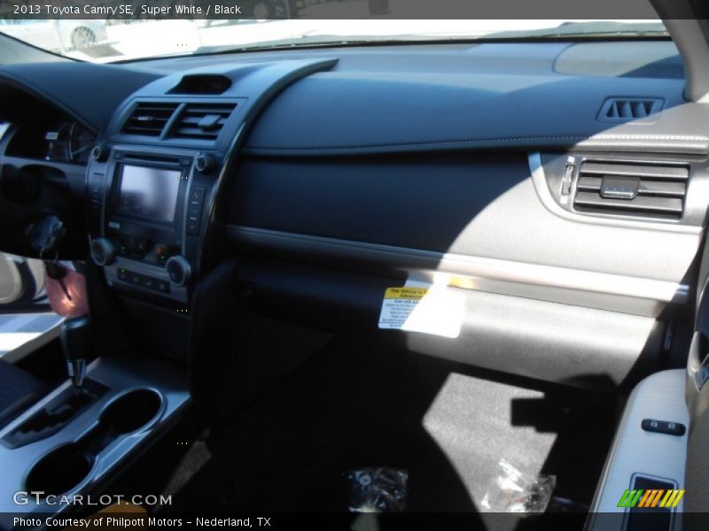 Super White / Black 2013 Toyota Camry SE