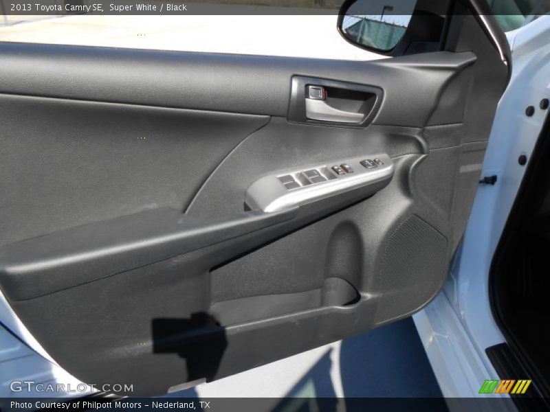 Super White / Black 2013 Toyota Camry SE