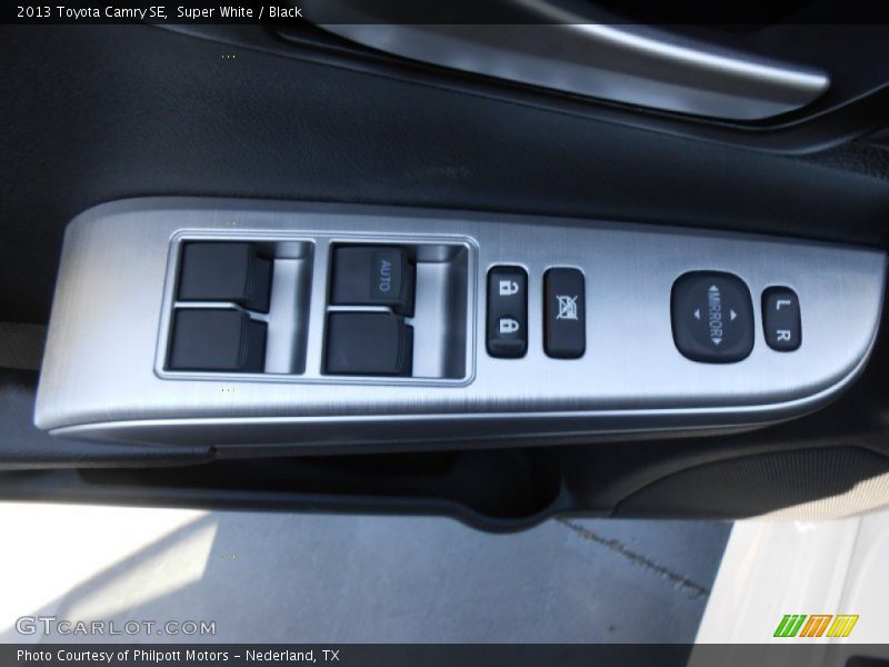 Super White / Black 2013 Toyota Camry SE