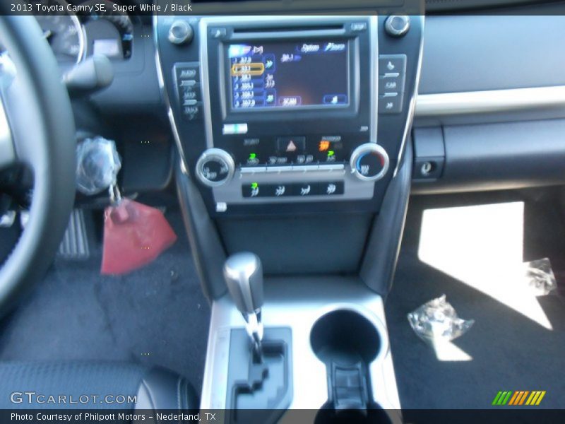 Super White / Black 2013 Toyota Camry SE