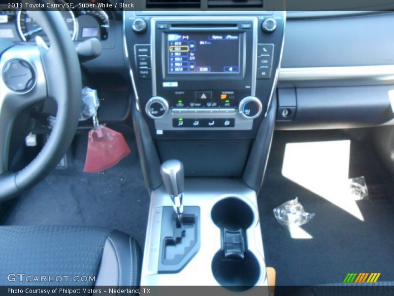Super White / Black 2013 Toyota Camry SE