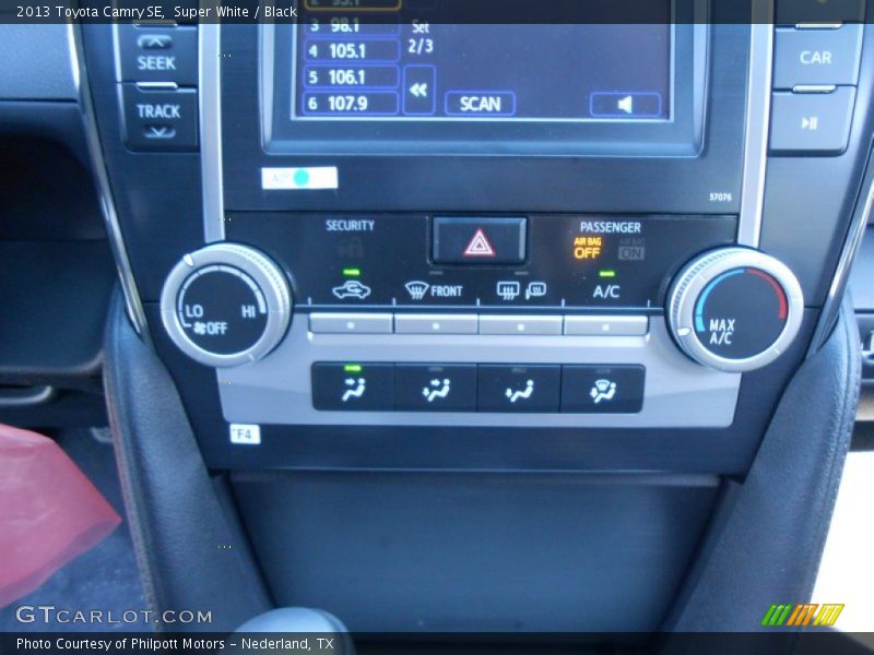 Super White / Black 2013 Toyota Camry SE