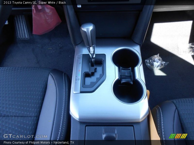 Super White / Black 2013 Toyota Camry SE