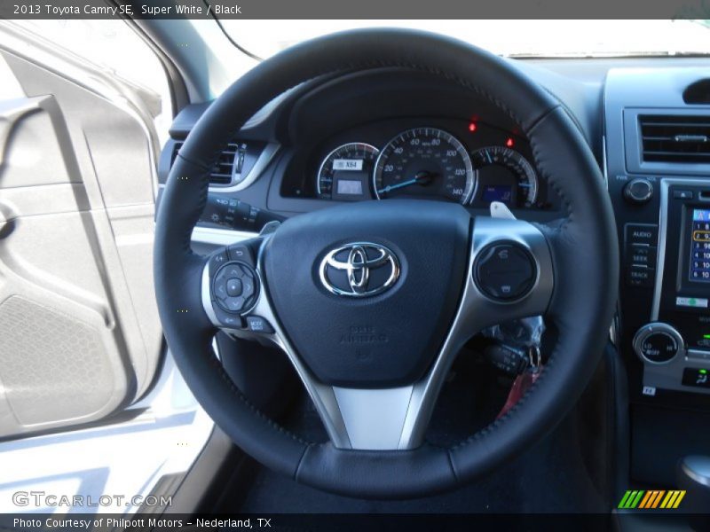 Super White / Black 2013 Toyota Camry SE