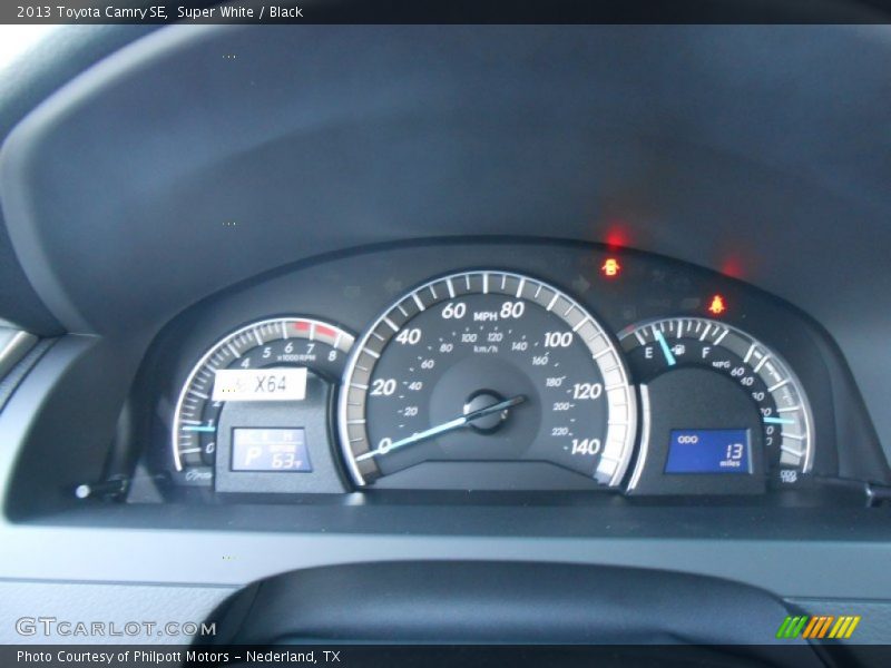 Super White / Black 2013 Toyota Camry SE