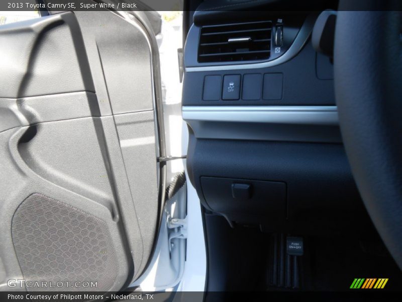 Super White / Black 2013 Toyota Camry SE