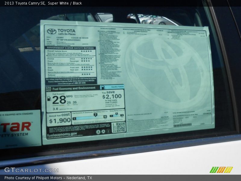Super White / Black 2013 Toyota Camry SE