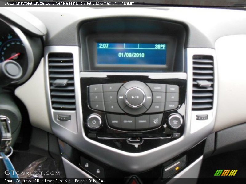 Silver Ice Metallic / Jet Black/Medium Titanium 2013 Chevrolet Cruze LS