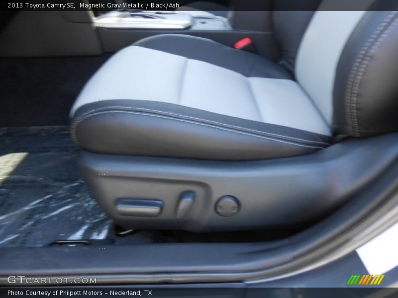 Magnetic Gray Metallic / Black/Ash 2013 Toyota Camry SE