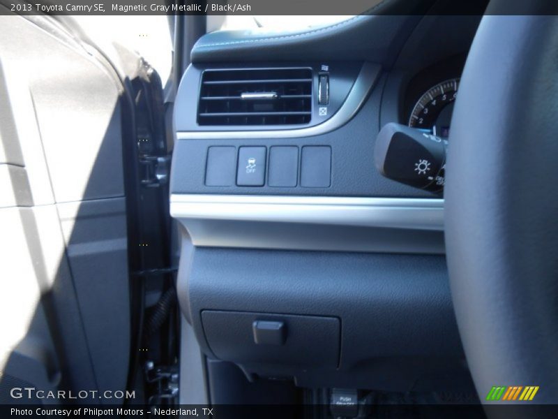 Magnetic Gray Metallic / Black/Ash 2013 Toyota Camry SE