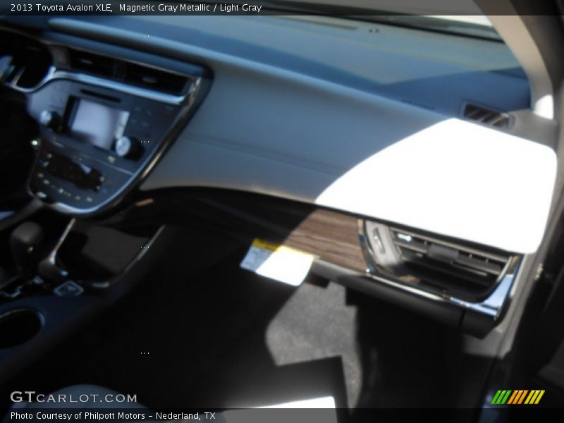 Magnetic Gray Metallic / Light Gray 2013 Toyota Avalon XLE