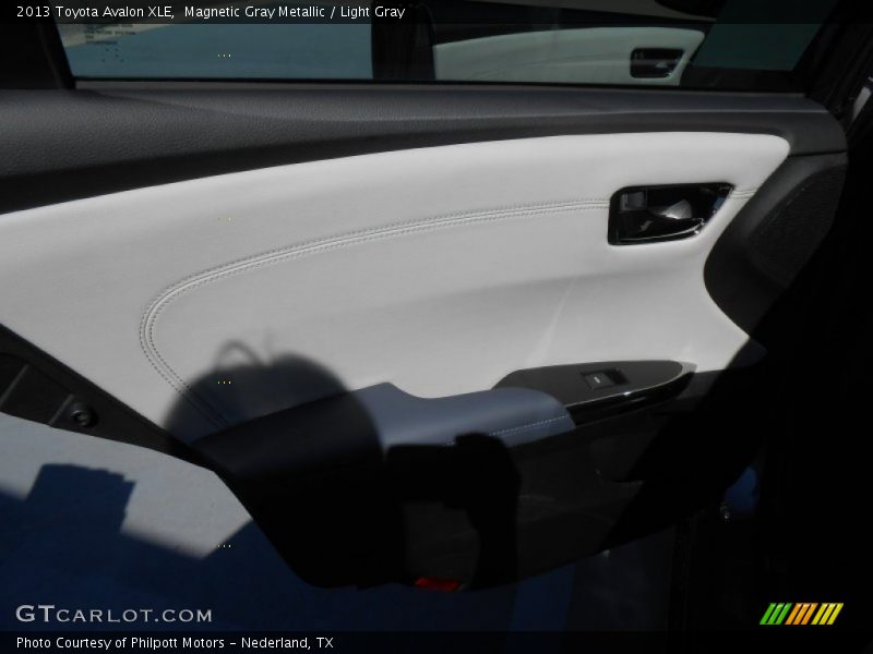 Magnetic Gray Metallic / Light Gray 2013 Toyota Avalon XLE