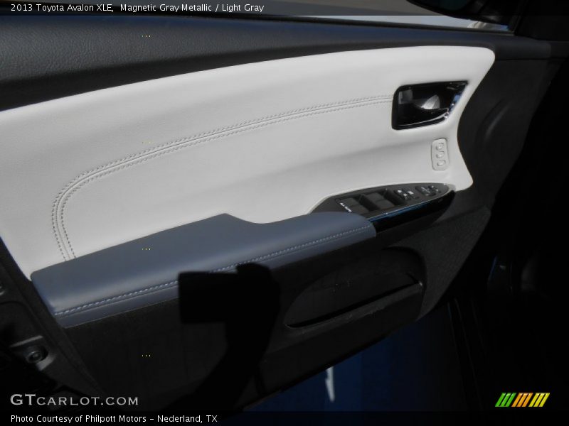 Magnetic Gray Metallic / Light Gray 2013 Toyota Avalon XLE