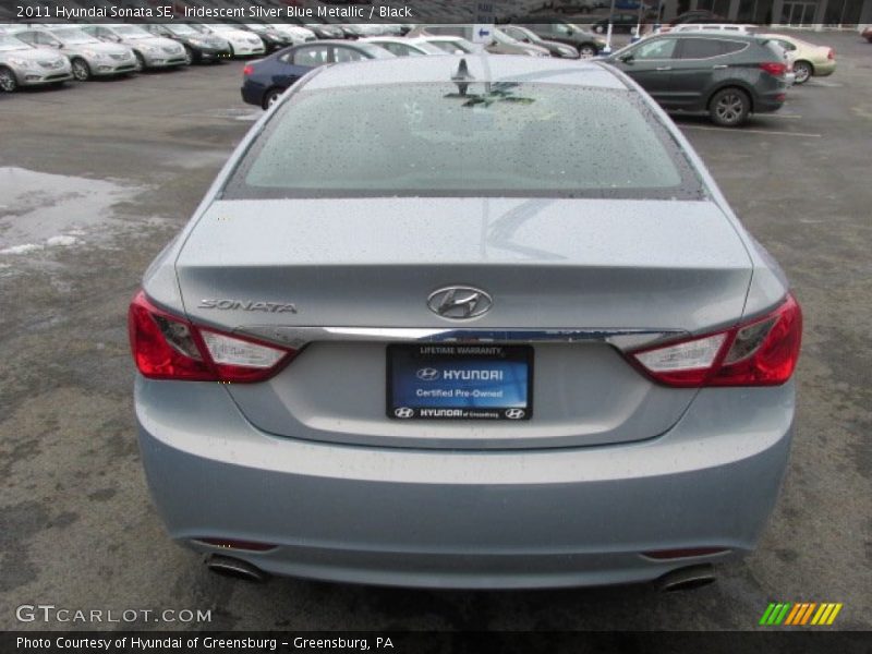 Iridescent Silver Blue Metallic / Black 2011 Hyundai Sonata SE