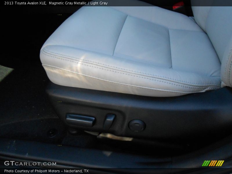 Magnetic Gray Metallic / Light Gray 2013 Toyota Avalon XLE