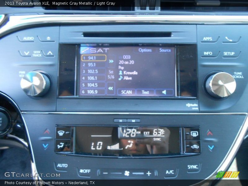 Magnetic Gray Metallic / Light Gray 2013 Toyota Avalon XLE