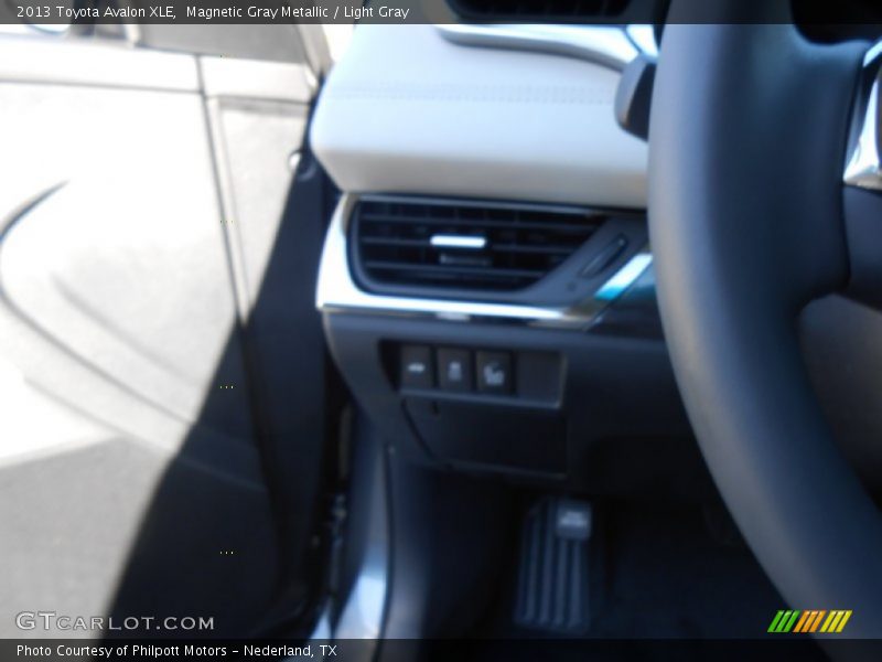 Magnetic Gray Metallic / Light Gray 2013 Toyota Avalon XLE