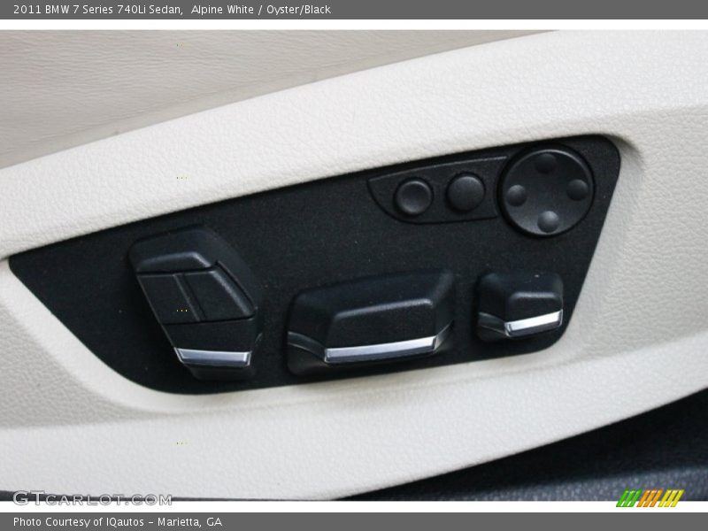 Controls of 2011 7 Series 740Li Sedan