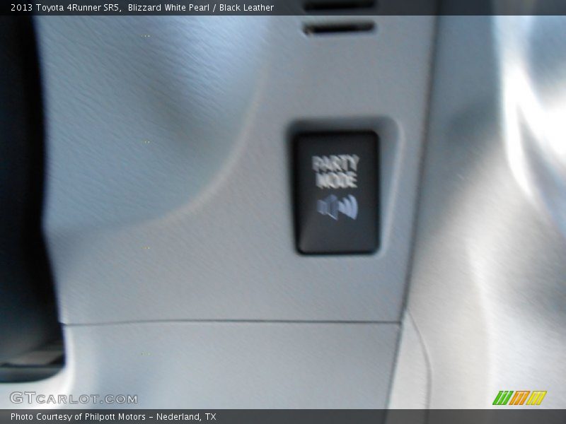 Blizzard White Pearl / Black Leather 2013 Toyota 4Runner SR5