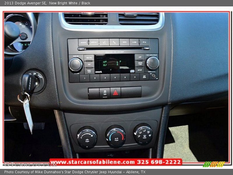 New Bright White / Black 2013 Dodge Avenger SE
