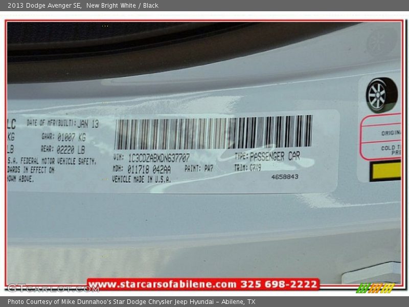 New Bright White / Black 2013 Dodge Avenger SE