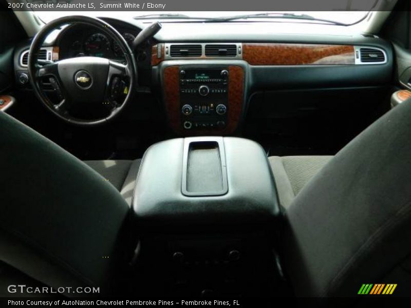 Summit White / Ebony 2007 Chevrolet Avalanche LS