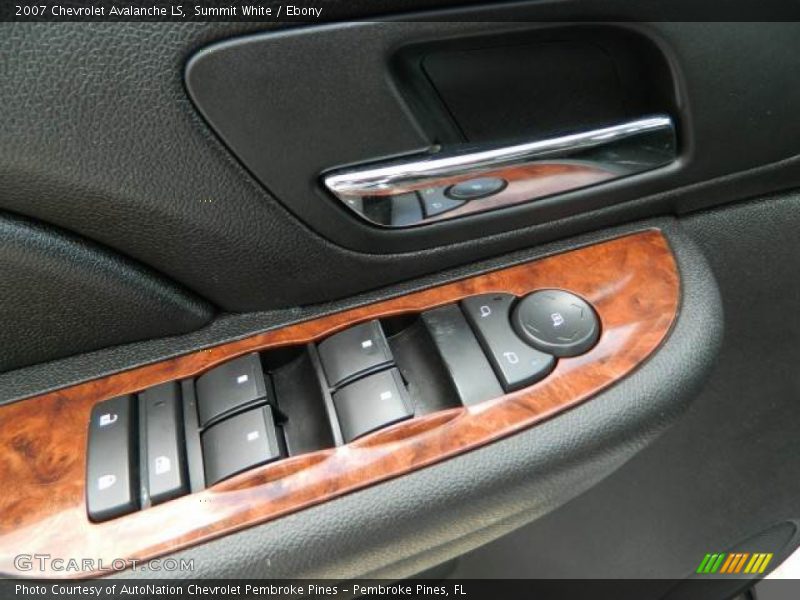 Summit White / Ebony 2007 Chevrolet Avalanche LS