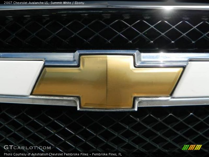 Summit White / Ebony 2007 Chevrolet Avalanche LS