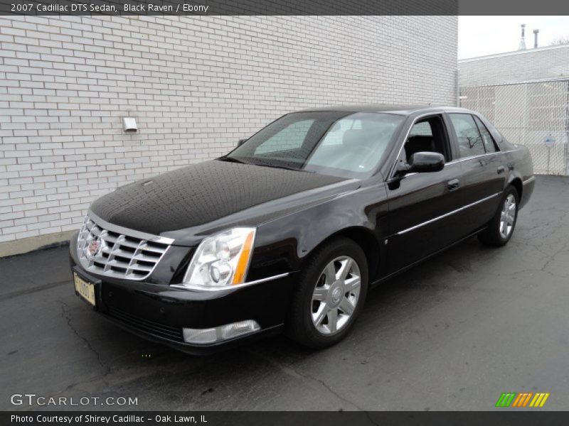 Front 3/4 View of 2007 DTS Sedan