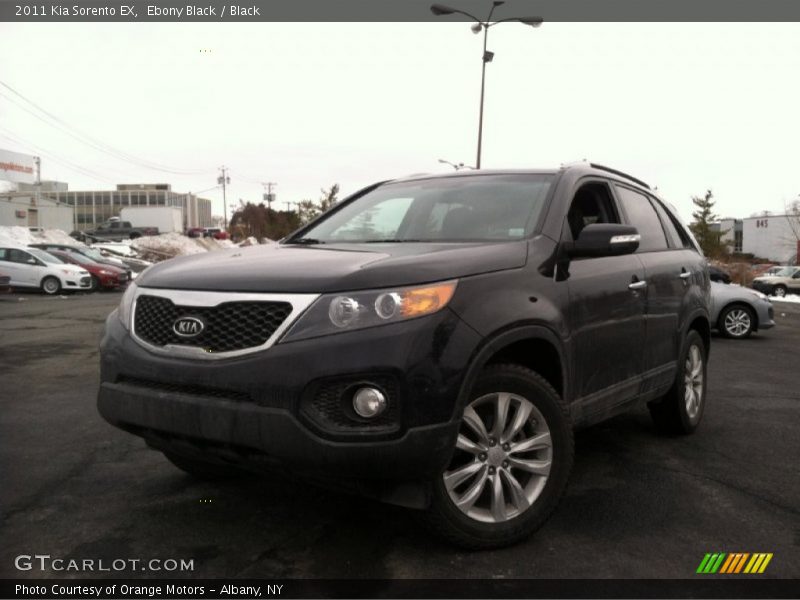 Front 3/4 View of 2011 Sorento EX