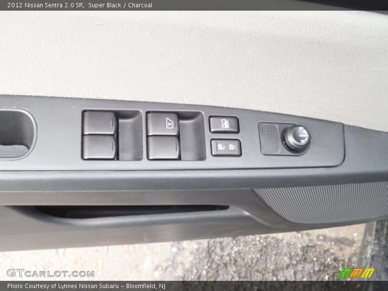 Super Black / Charcoal 2012 Nissan Sentra 2.0 SR