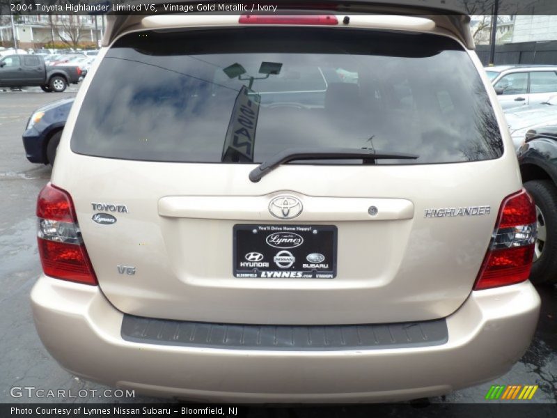 Vintage Gold Metallic / Ivory 2004 Toyota Highlander Limited V6