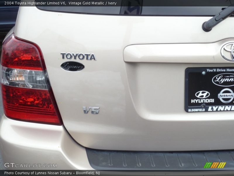 Vintage Gold Metallic / Ivory 2004 Toyota Highlander Limited V6