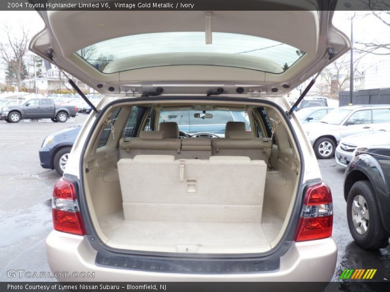 Vintage Gold Metallic / Ivory 2004 Toyota Highlander Limited V6