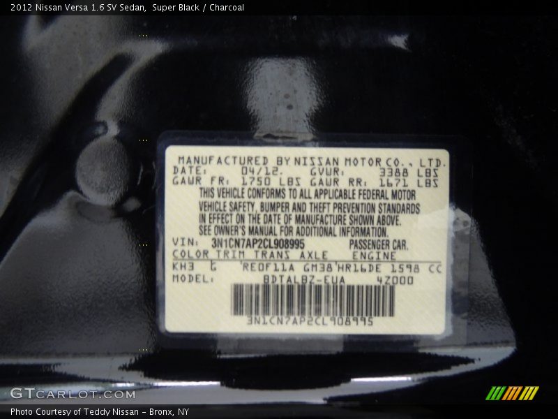 Super Black / Charcoal 2012 Nissan Versa 1.6 SV Sedan