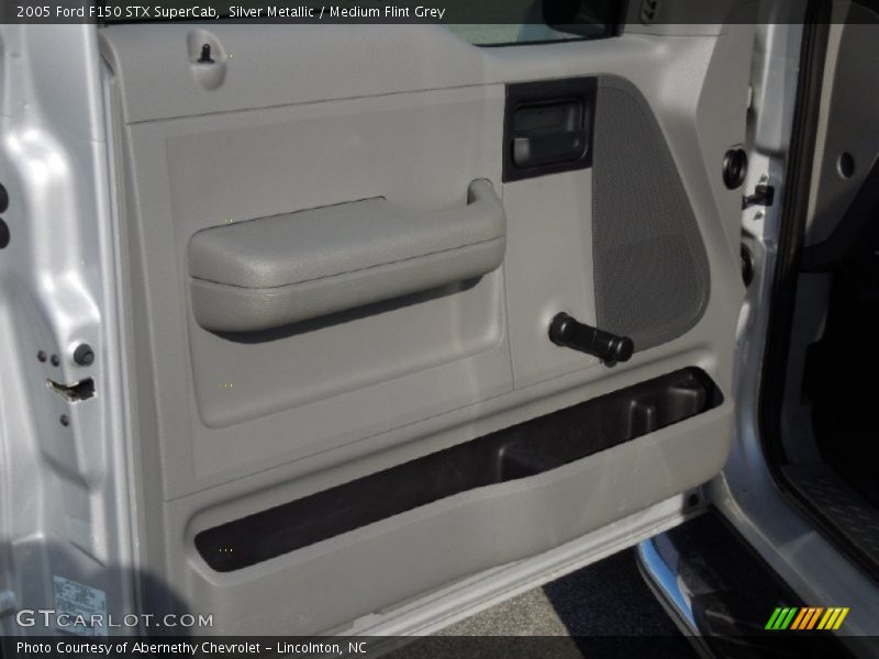 Silver Metallic / Medium Flint Grey 2005 Ford F150 STX SuperCab