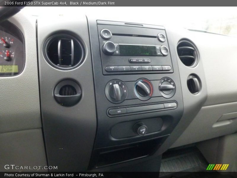 Black / Medium/Dark Flint 2006 Ford F150 STX SuperCab 4x4