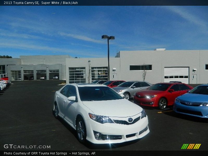 Super White / Black/Ash 2013 Toyota Camry SE