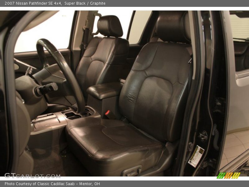 Front Seat of 2007 Pathfinder SE 4x4