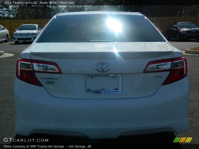 Super White / Black/Ash 2013 Toyota Camry SE