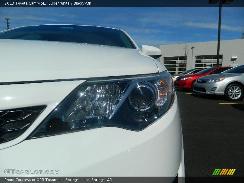 Super White / Black/Ash 2013 Toyota Camry SE